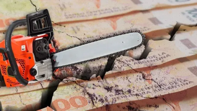 motosierra-pesos-recorte-ajuste-gasto-publicojpg